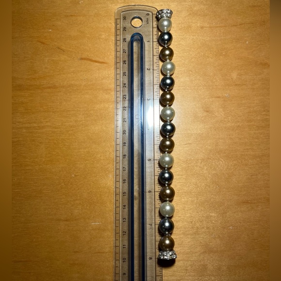 Charming Charlie Faux Pearl Beaded Rhinestone Magnetic Clasp Closure Bracelet - Picture 12 of 12